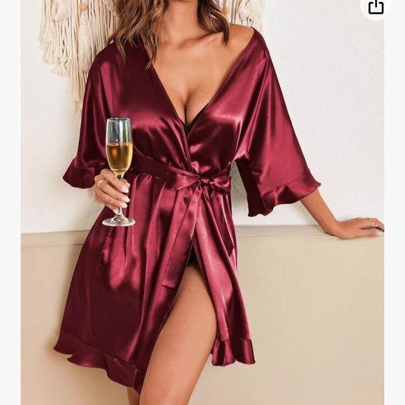 Red ruffle silk robe - Picture 9 of 10